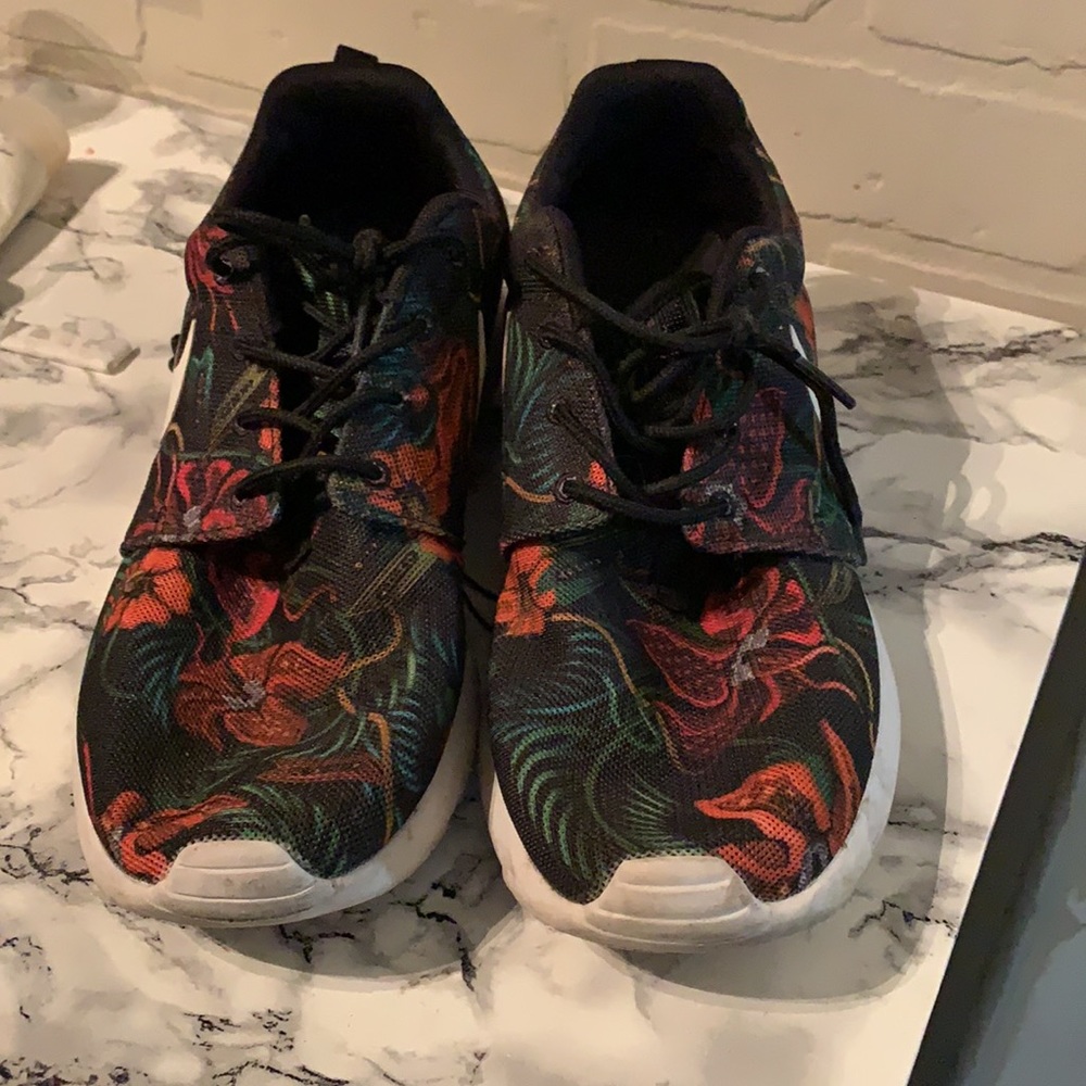 Nike Roche - Picture 2 of 4